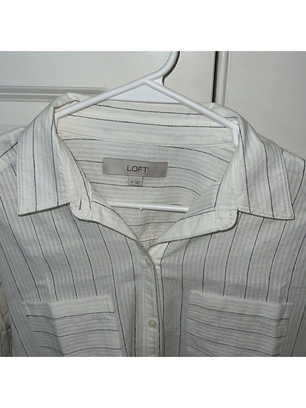 LOFT Linen Button Down 🤍 - Picture 3 of 6